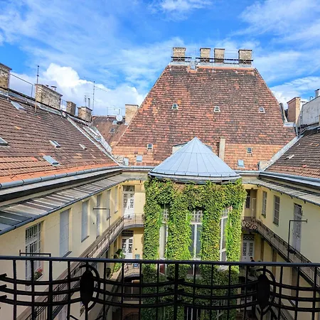 1br Stylish With Views & Ac - Purple Skyline Apartment Budapest