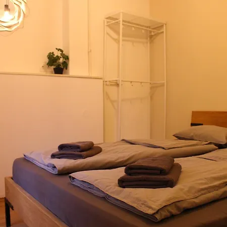 1br Stylish With Views & Ac - Purple Skyline Apartment *