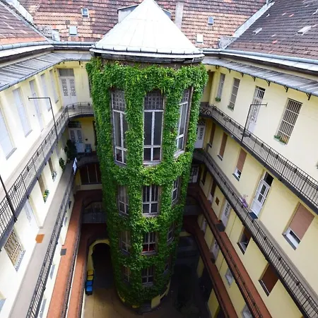 1br Stylish With Views & Ac - Purple Skyline *