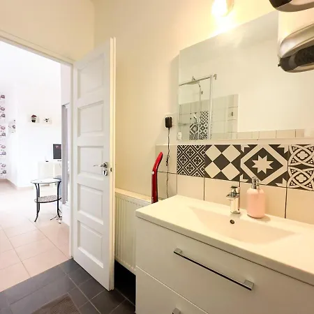 Cozy 1br With Skyline View - Purple Skyline Budapest