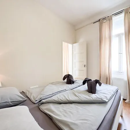 Cozy 1br With Skyline View - Purple Skyline