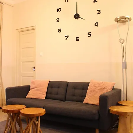 1br Stylish With Views & Ac - Purple Skyline