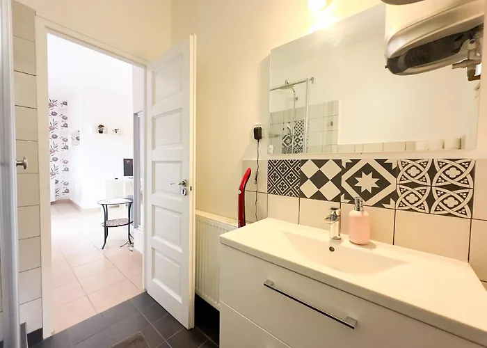 1br Stylish With Views & Ac - Purple Skyline Appartement *