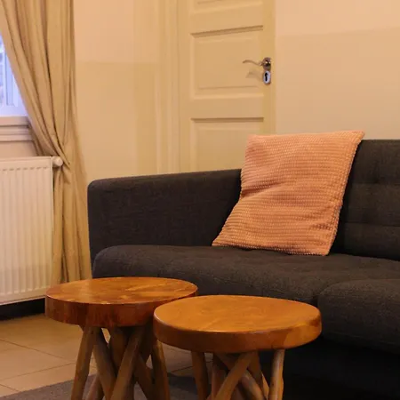 1br Stylish With Views & Ac - Purple Skyline
